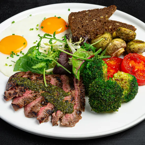 Стейк-завтрак