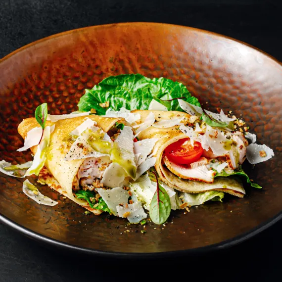 Блин Цезарь с куриной грудкой