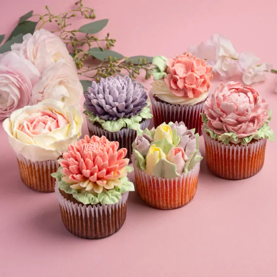 Сет из 6 капкейков "Праздник весны"