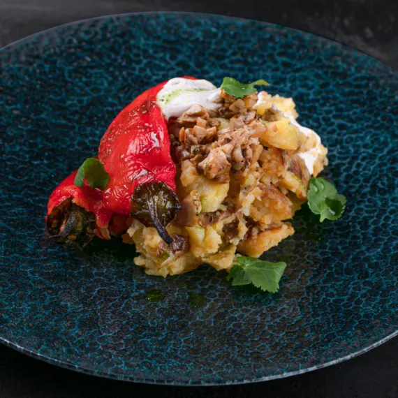 Мятый картофель с белыми грибами