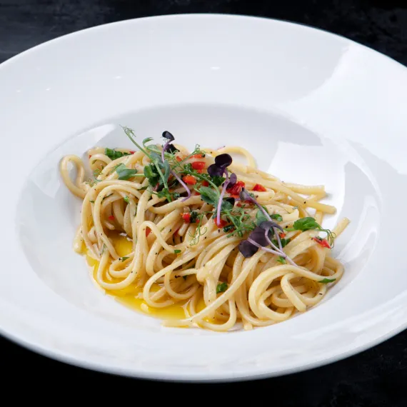 Паста с перцем и чесноком «Алио&Олио»