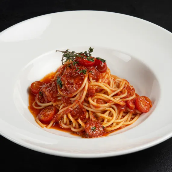 Спагетти в томатном соусе