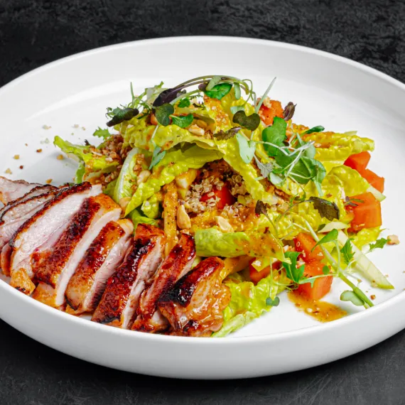 Салат с цыпленком и папайей