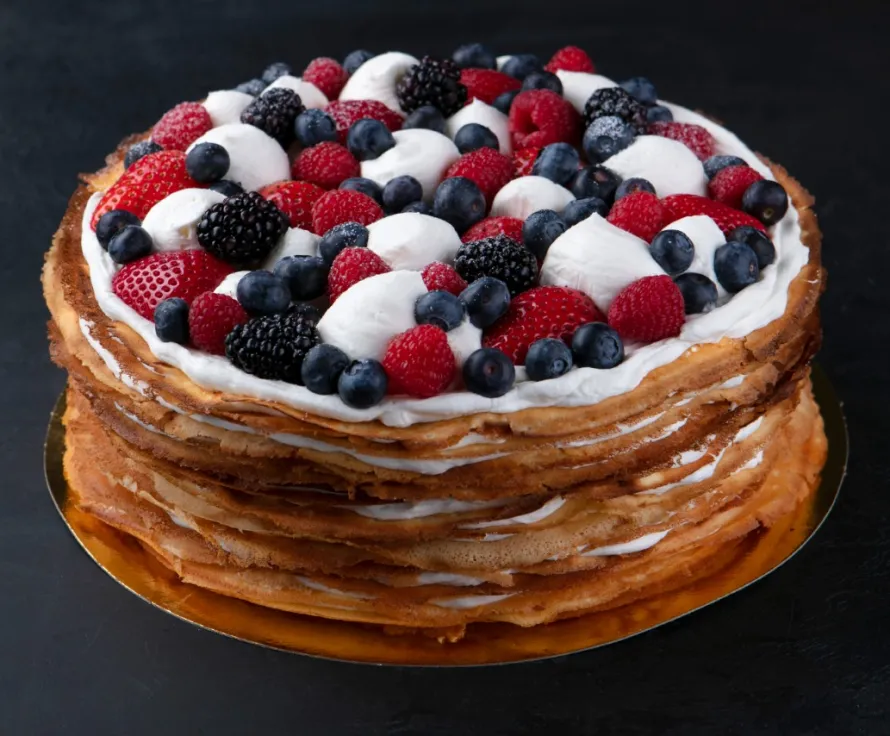 Блинный торт с ягодами (предзаказ за 24 ч.)